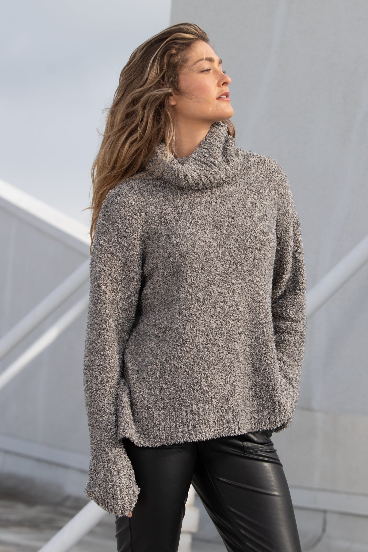 MOCK NECK PULLOVER