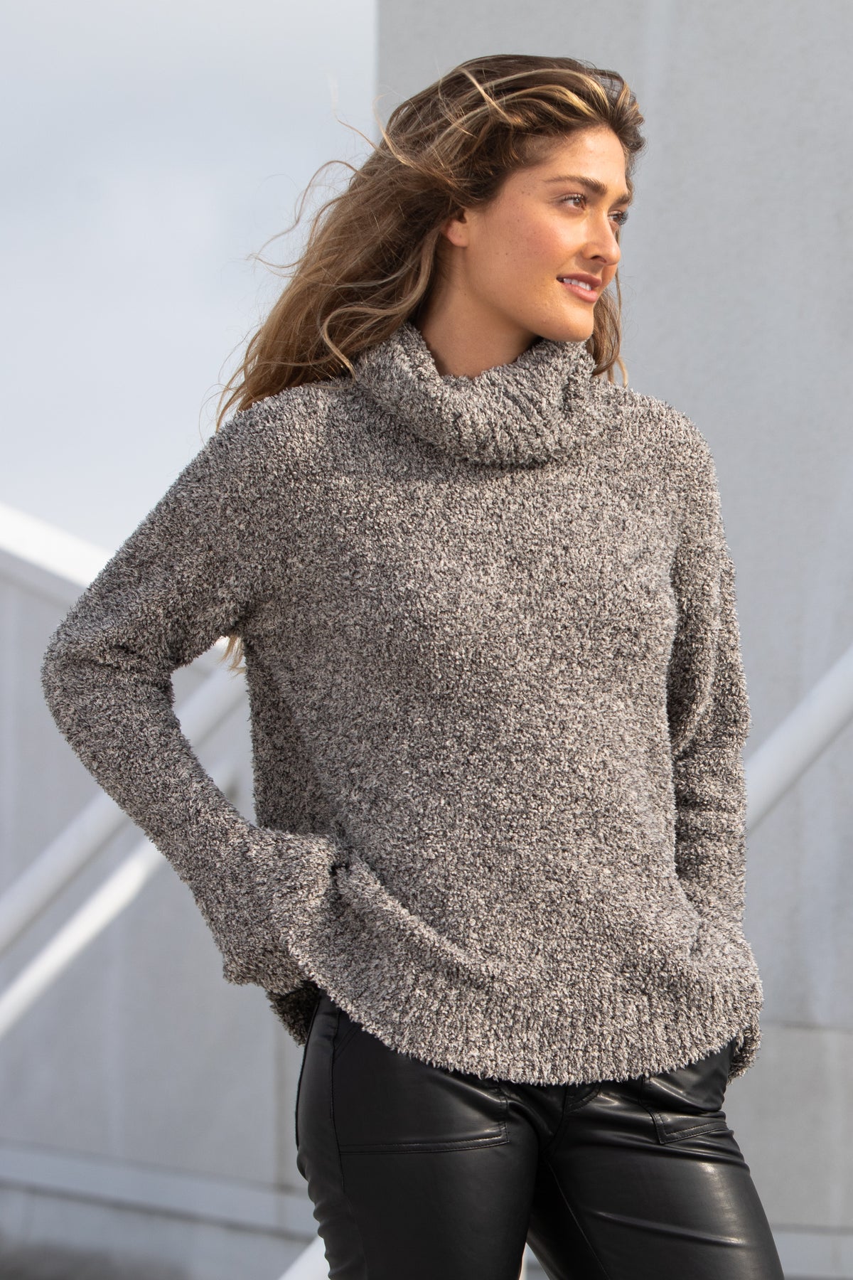 MOCK NECK PULLOVER
