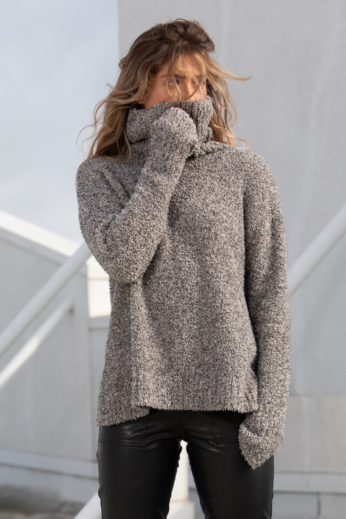MOCK NECK PULLOVER