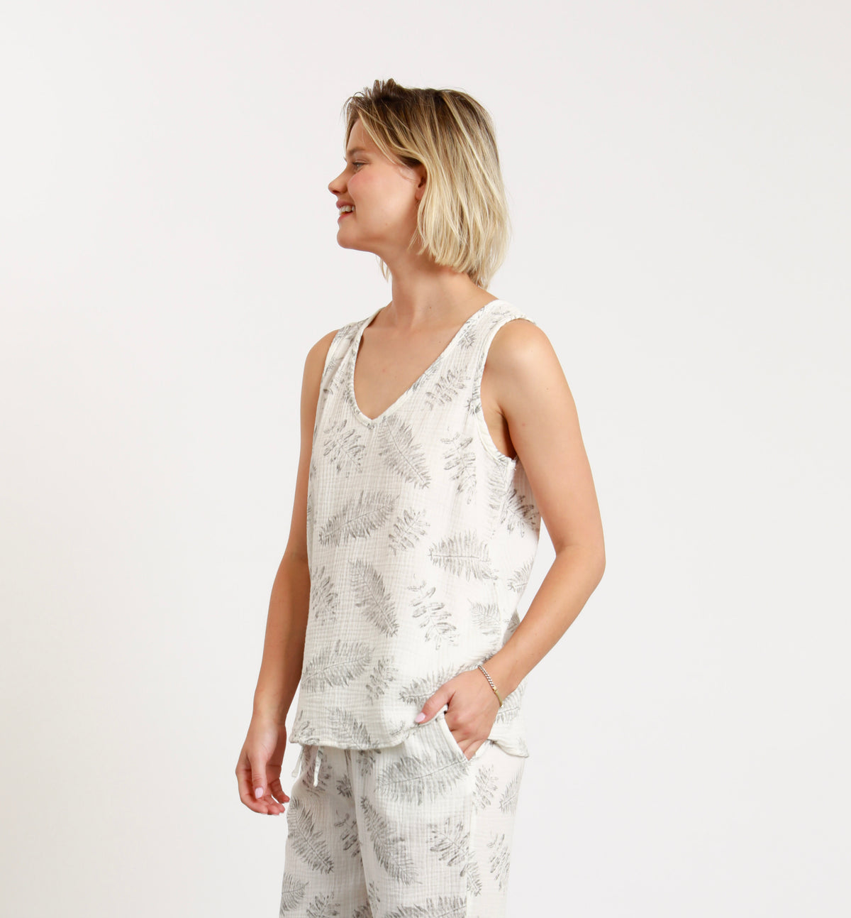 Gauze V Shell