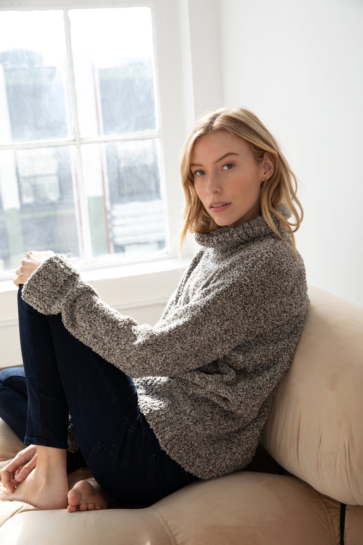 MOCK NECK PULLOVER
