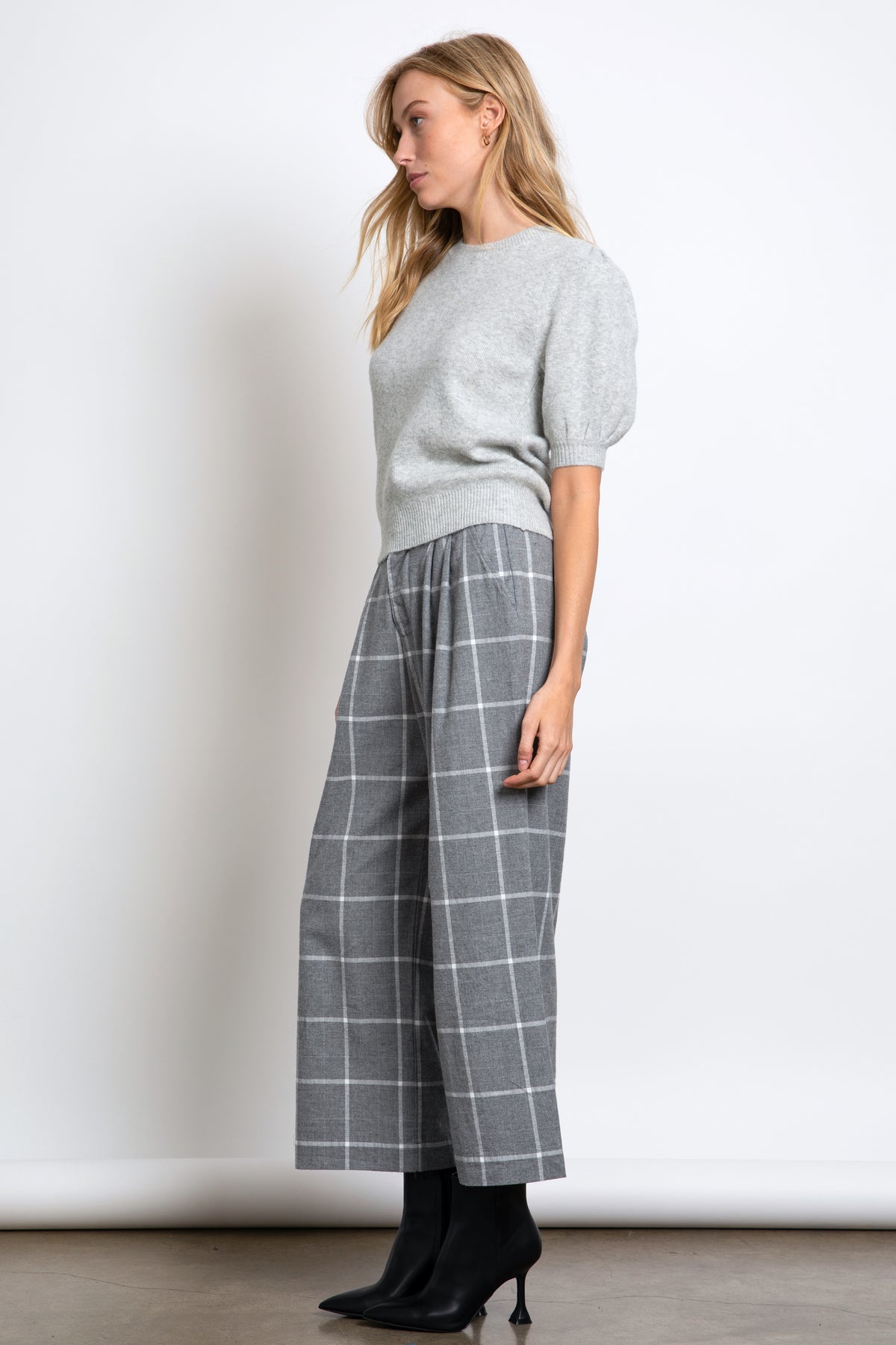 PUFF SLEEVE SWEATER TOP