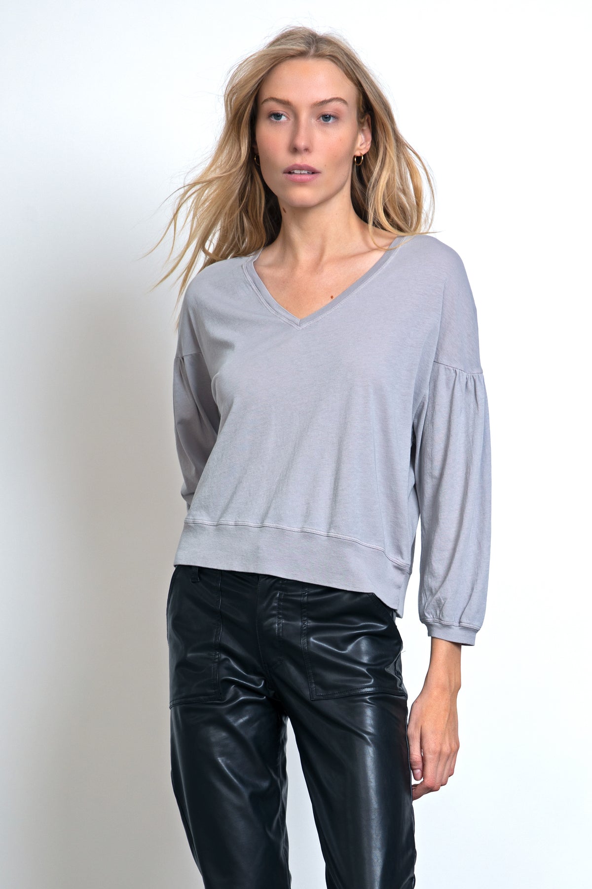 FLOWY LS VNECK